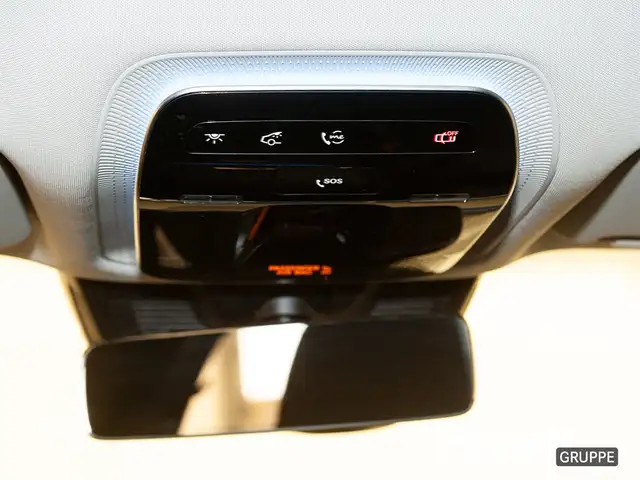 Mercedes-Benz E-Class view 11