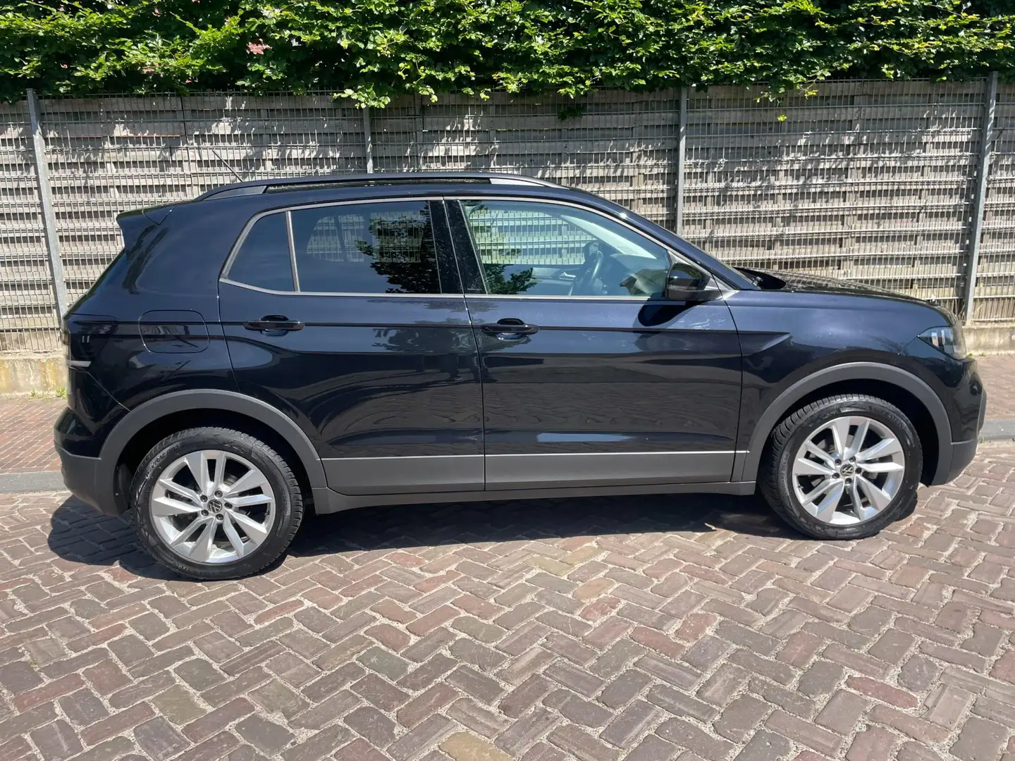 Volkswagen T-Cross 1.0 TSI 110 DSG automaat *navi + Apple/AndroidCarP Zwart - 2
