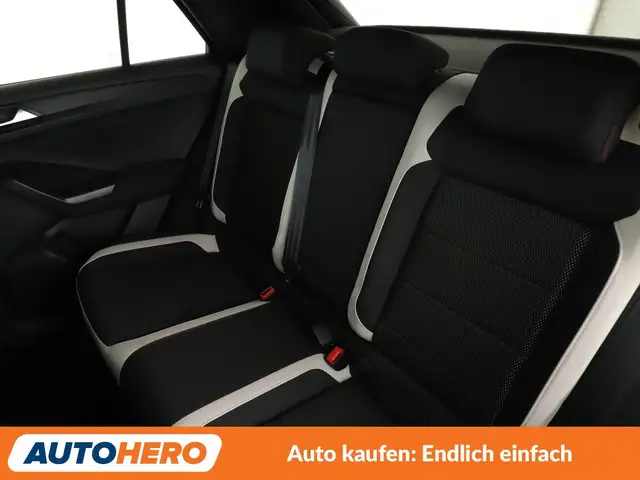 Volkswagen T-Roc view 14