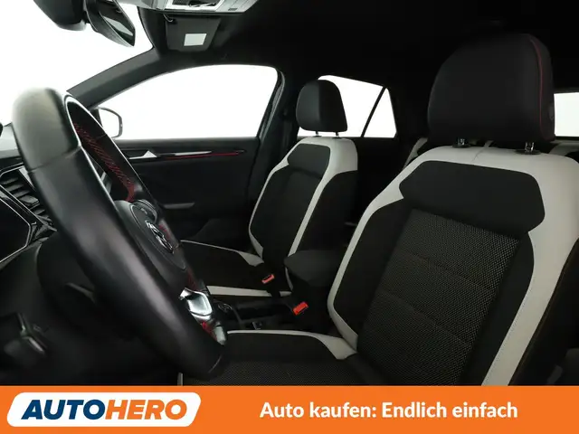 Volkswagen T-Roc view 10