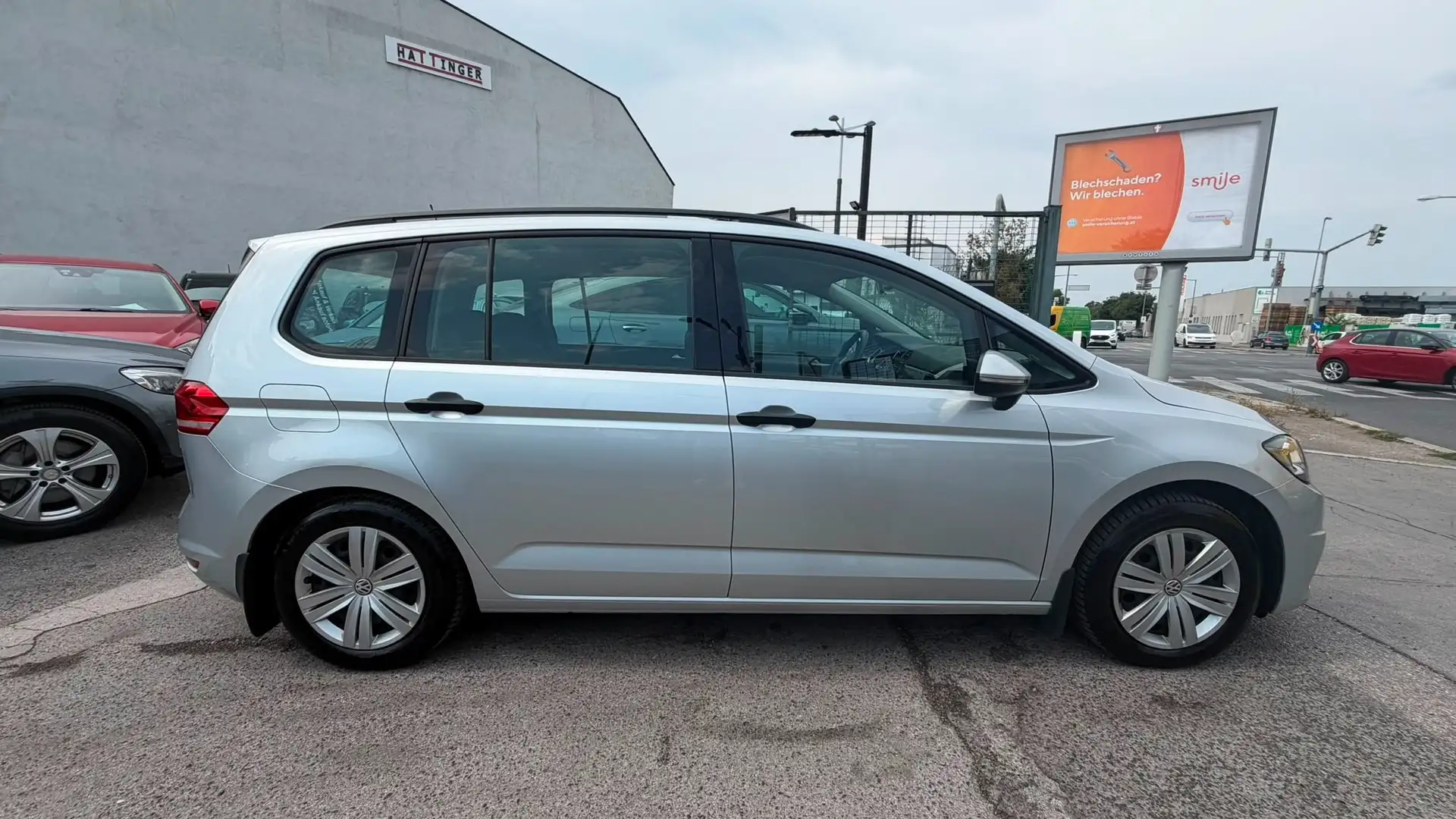 Volkswagen Touran Trendline 1,6 TDI DSG Autom 110PS Pickerl Parkhilf Silber - 2