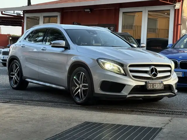 Mercedes-Benz GLA 200 Premium-AMG PACK -RATE-GARANZIA-E6