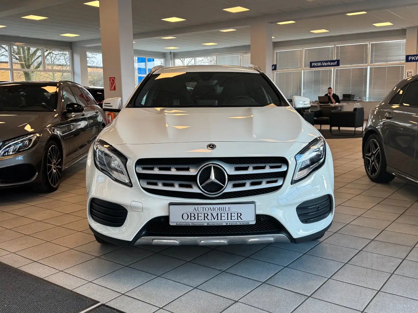 Mercedes-Benz GLA 200 AMG/White Art 7G-DCT LED SHZ Navi Rü-Ka Blanc - 2