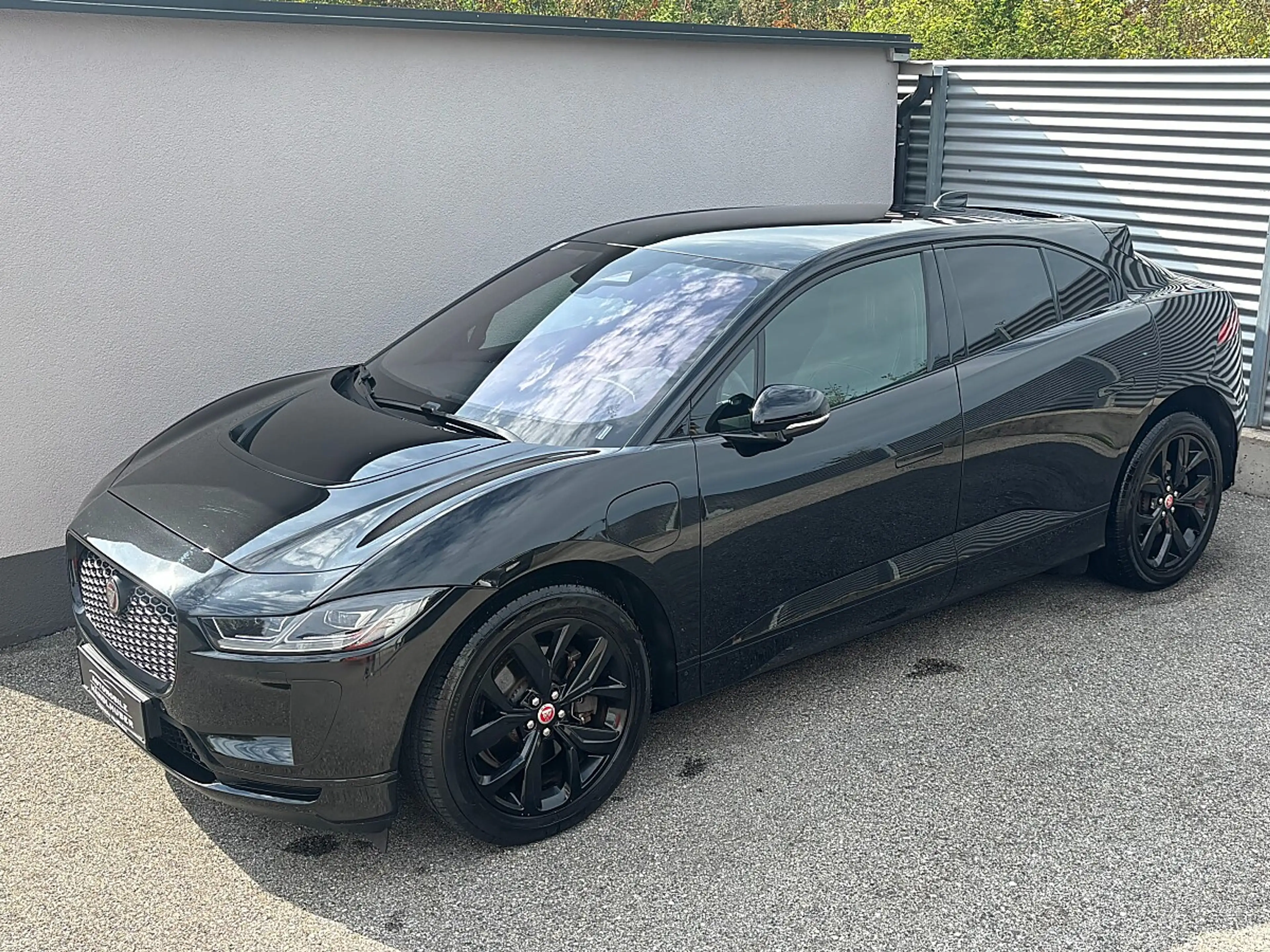 Jaguar I-Pace Austria Edition EV320 AWD BLACK-BLACK/MATRIX/PA... — photo 2