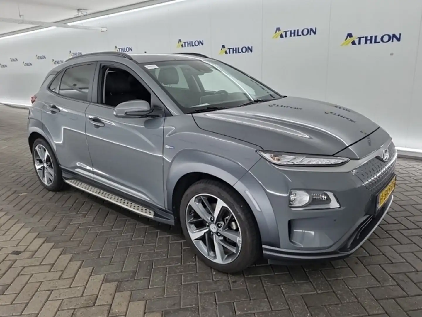 Hyundai KONA EV Premium 64 kWh (204 PK) 2e-Eig. & Keurig-Onderh Grijs - 2