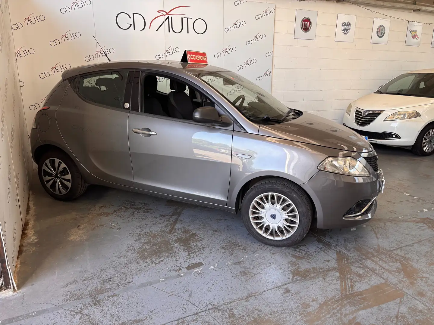 Lancia Ypsilon Ypsilon III 2015 1.2 Silver ecochic Gpl 69cv Grigio - 1