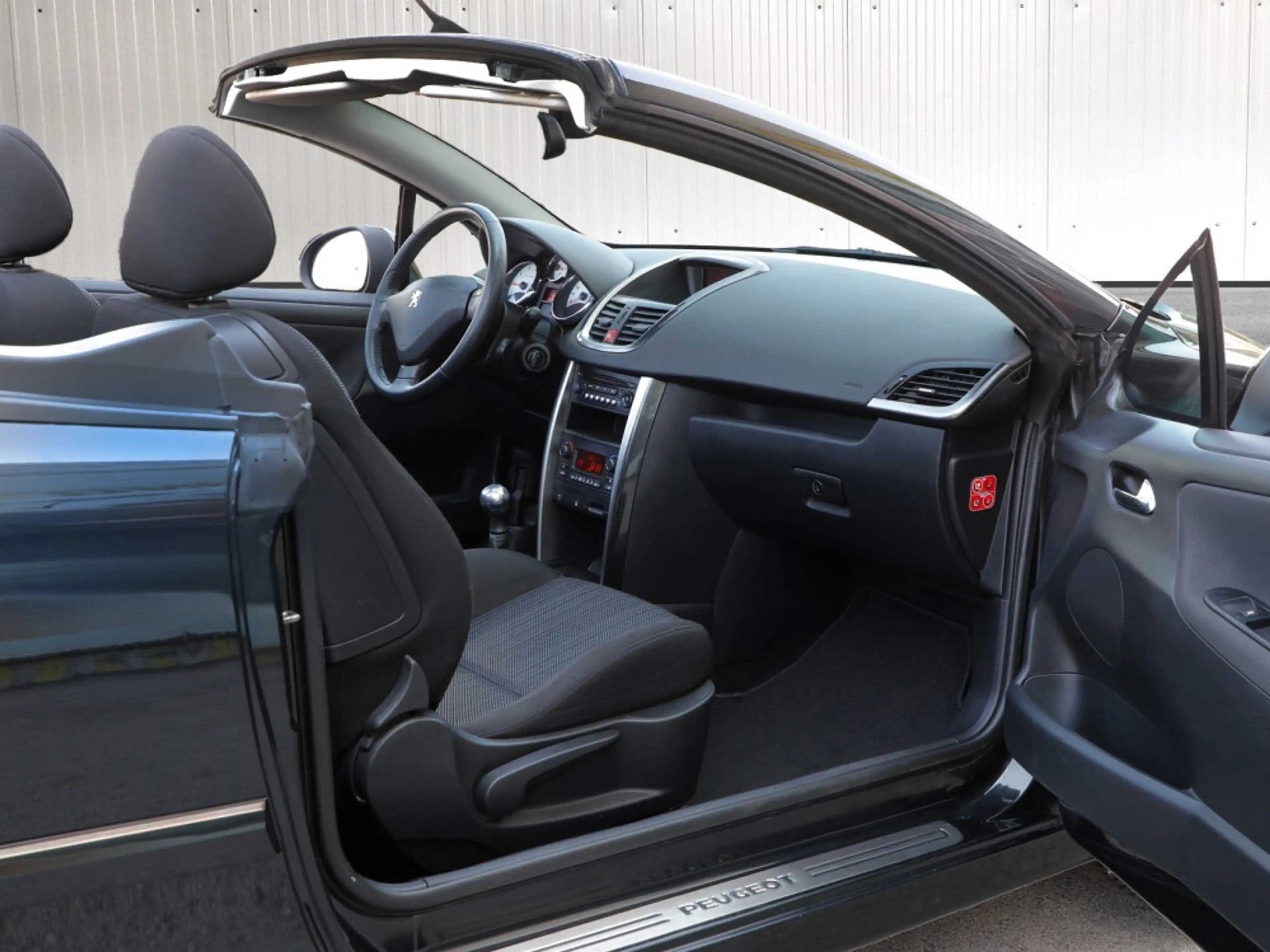 Peugeot 207 CC Active 1,6 VTi 16V*PDC*TEMPOMAT*SPORTSITZE* — photo 7
