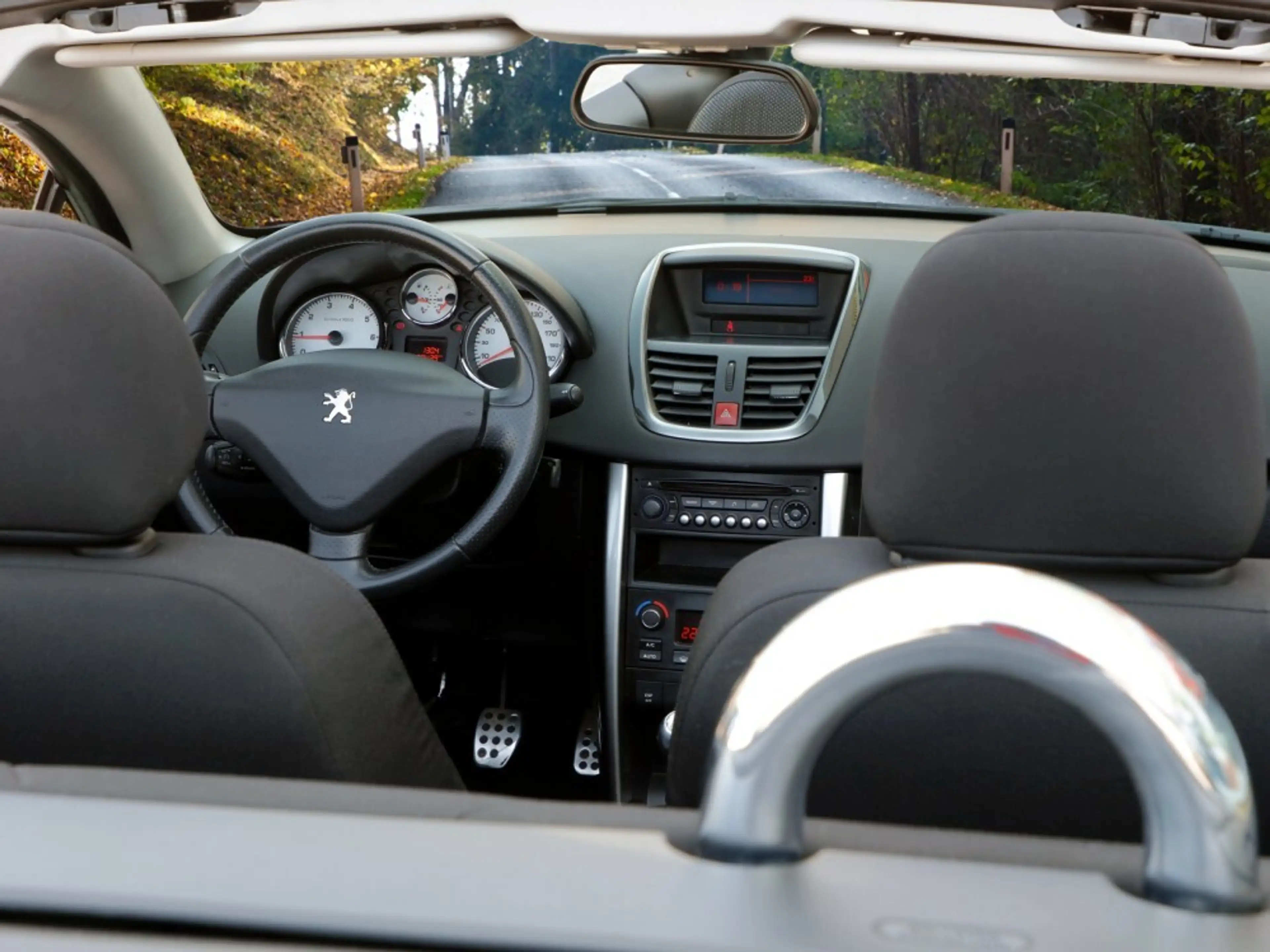 Peugeot 207 CC Active 1,6 VTi 16V*PDC*TEMPOMAT*SPORTSITZE* — photo 4