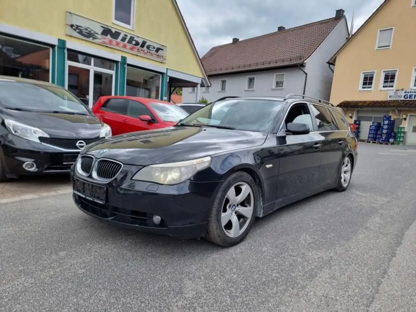 BMW 530 d Touring NAVI+XENON+AHK Negro - 1