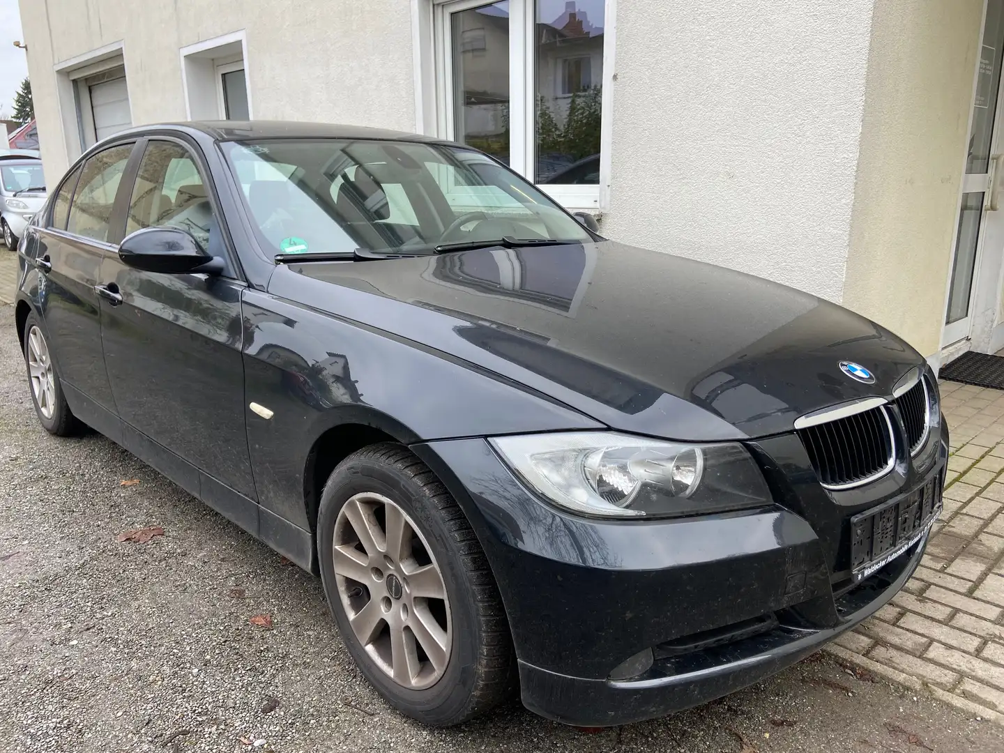 BMW 318 318i Schwarz - 1