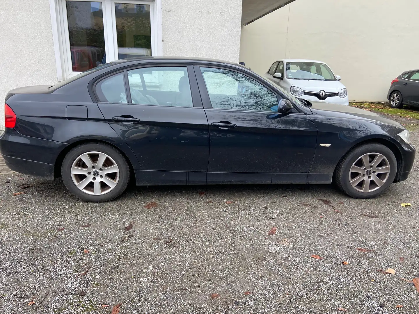 BMW 318 318i Schwarz - 2