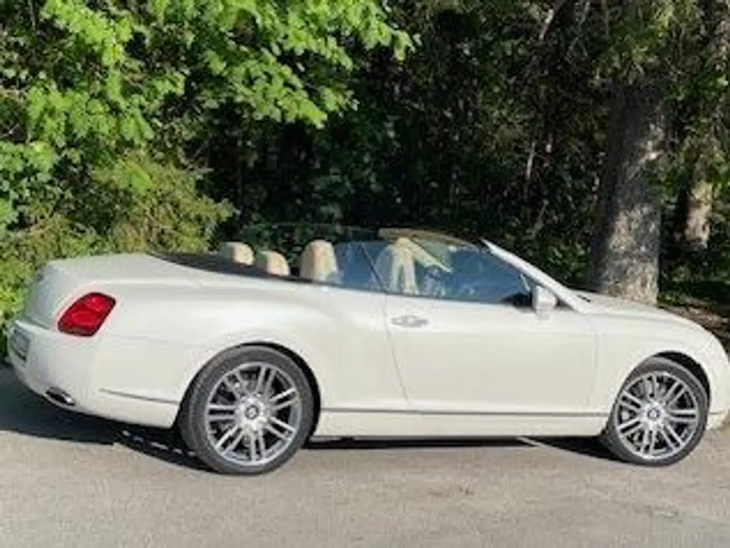 Bentley Continental GTC 12 Zylinder Білий - 1