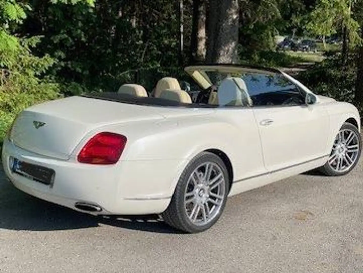 Bentley Continental GTC 12 Zylinder Blanc - 2