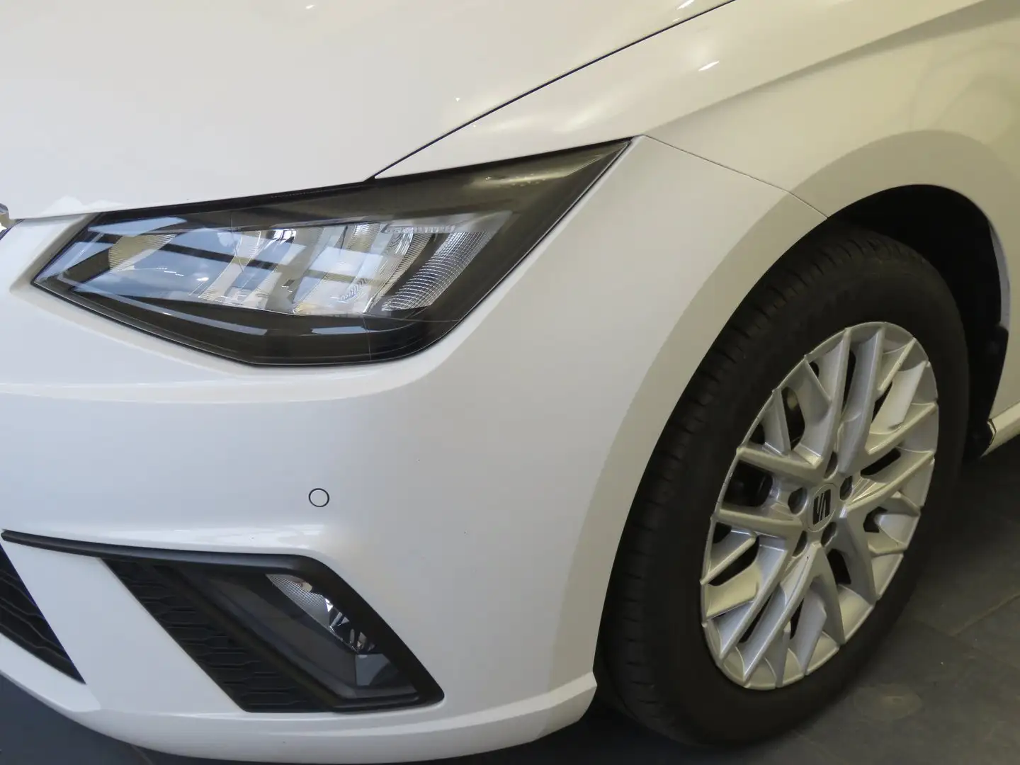 SEAT Ibiza Xcellence 1.0 TSI DSG Wit - 2
