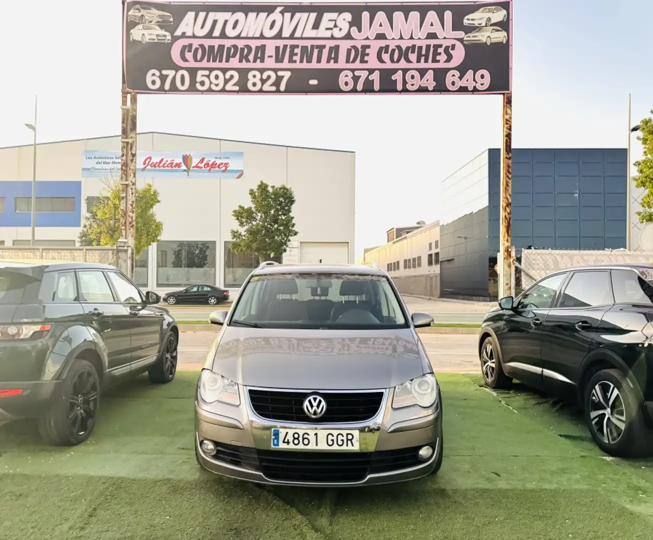 Volkswagen Touran 2.0TDI Traveller Gris - 2