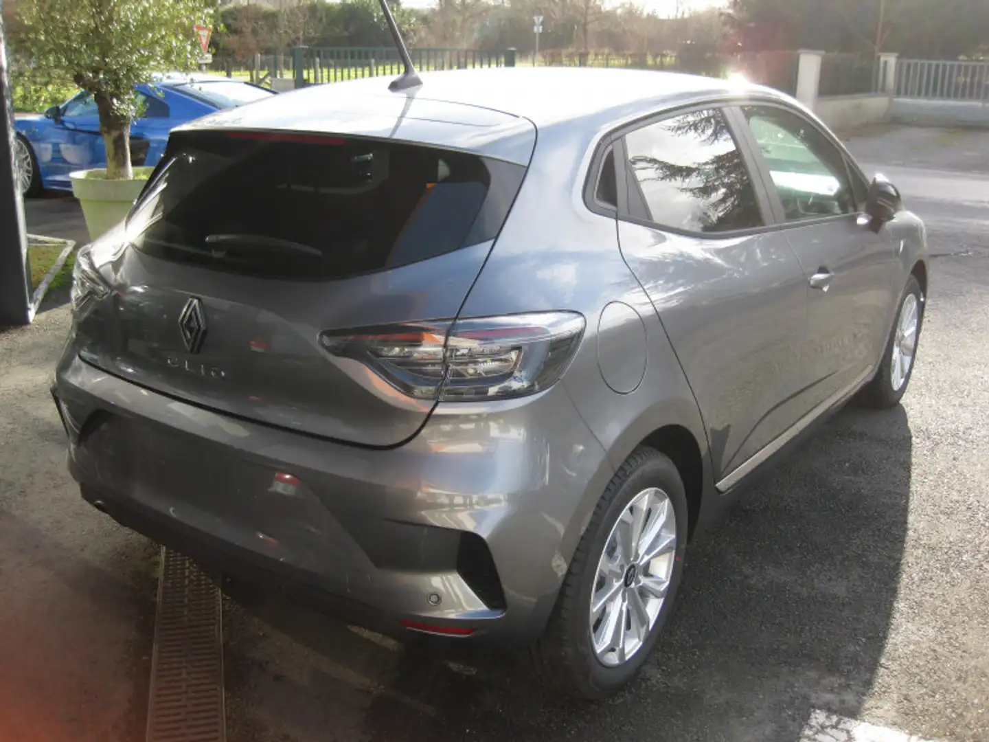 Renault Clio 1.5 BLUE DCI 100CH EVOLUTION - 24 Gris - 2
