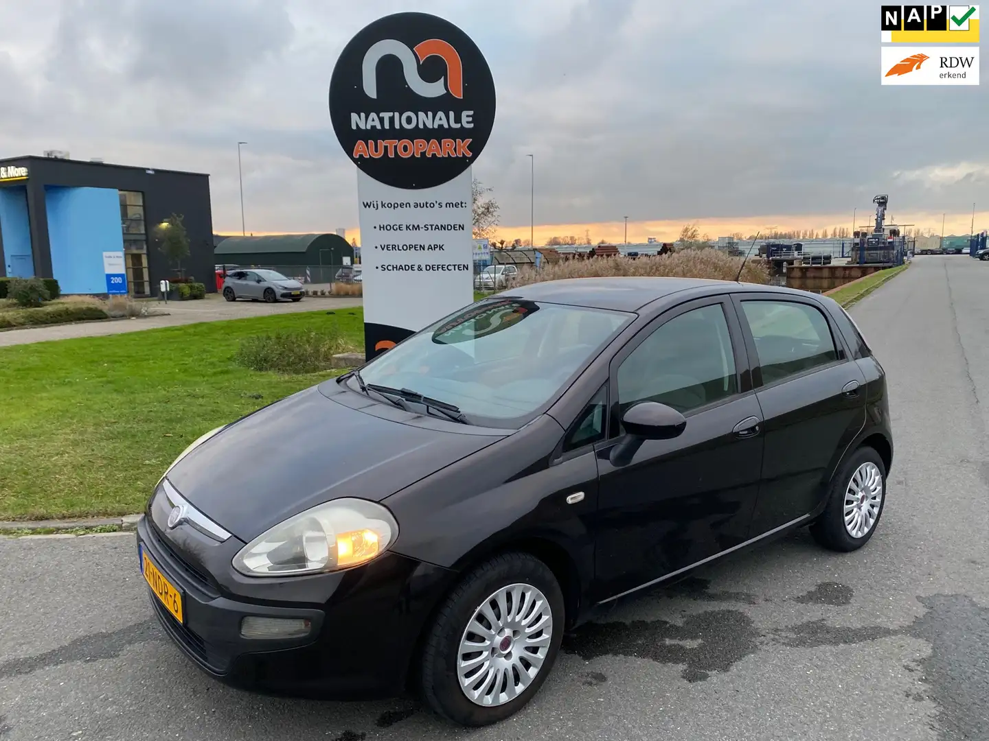 Fiat Punto Evo 2010 * 1.2 Dynamic * APK * 86.000 km NAP Zwart - 1