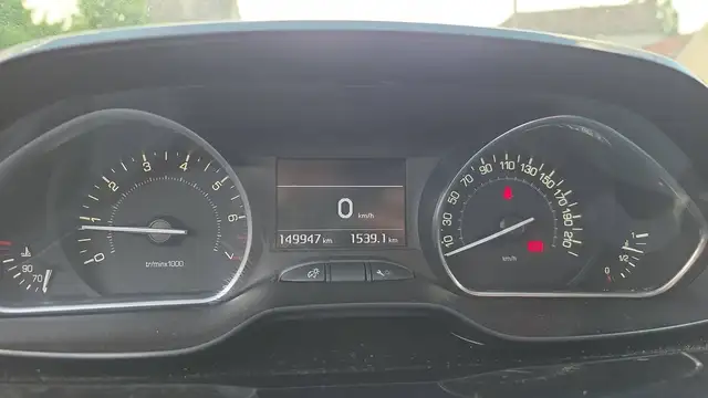 Peugeot 2008 view 12