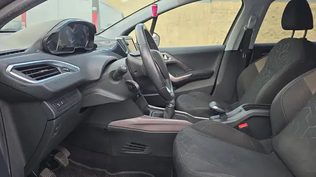 Peugeot 2008 view 8