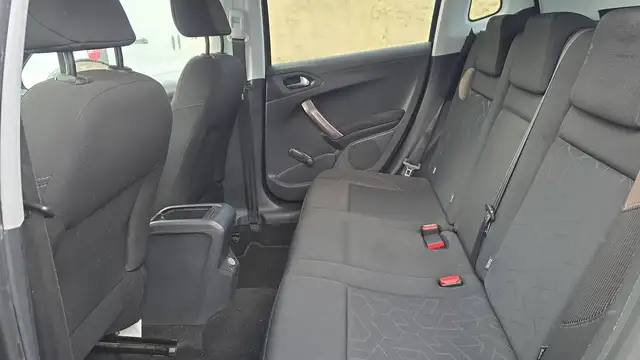 Peugeot 2008 view 9