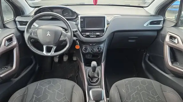 Peugeot 2008 view 11