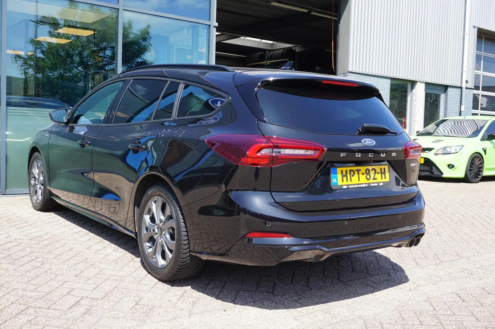 Ford Focus Wagon 1.0 EcoBoost Hybrid ST Line 125PK Automaat W Zwart - 2