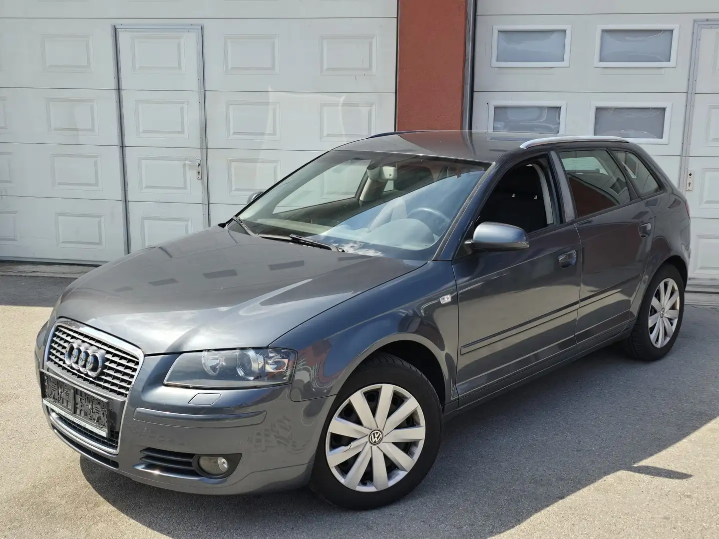 Audi A3 SB Ambiente 2,0 TDI DSG Grau - 1