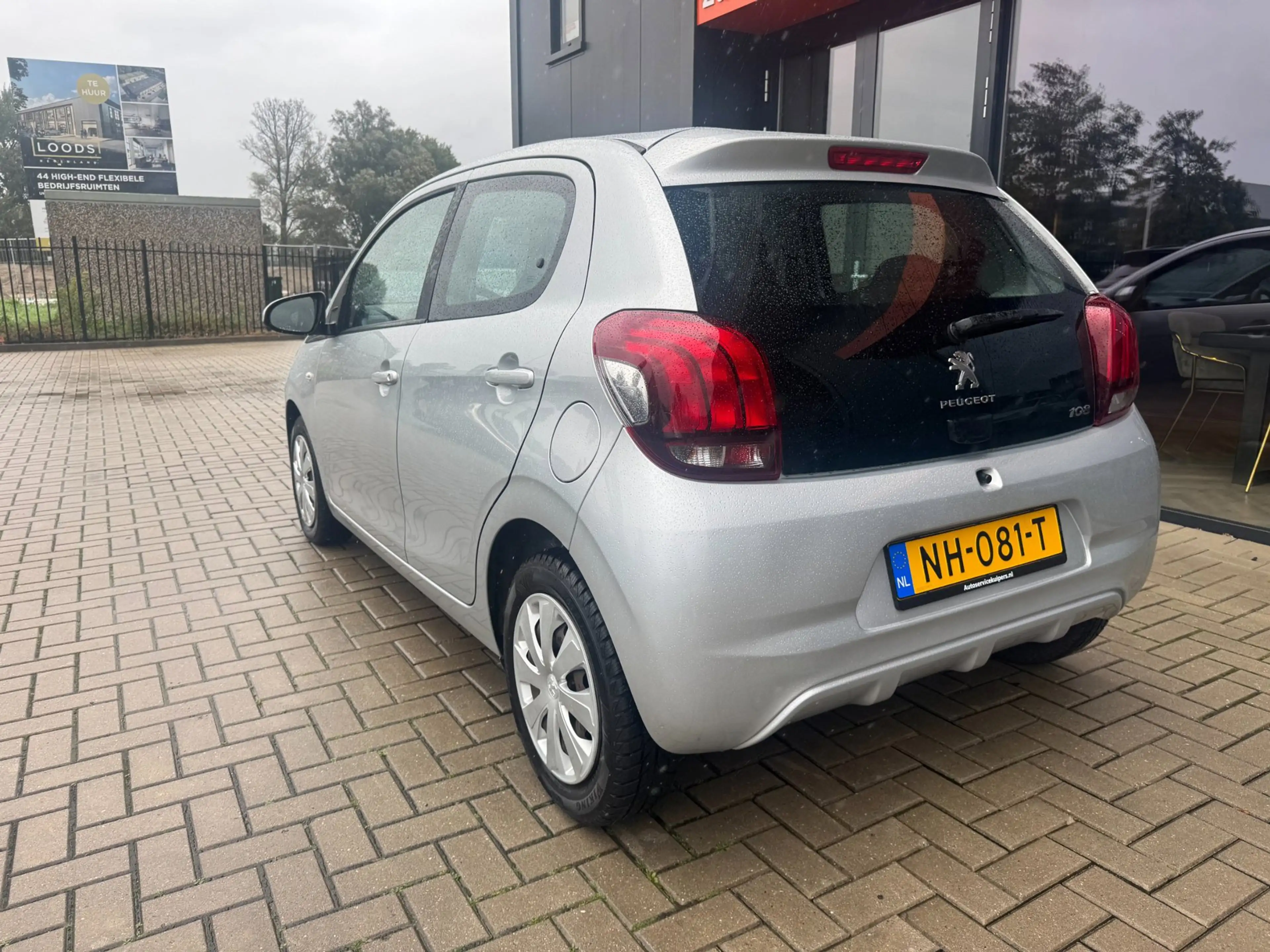 Peugeot 108 1.0 e-VTi Blue Lion — photo 11