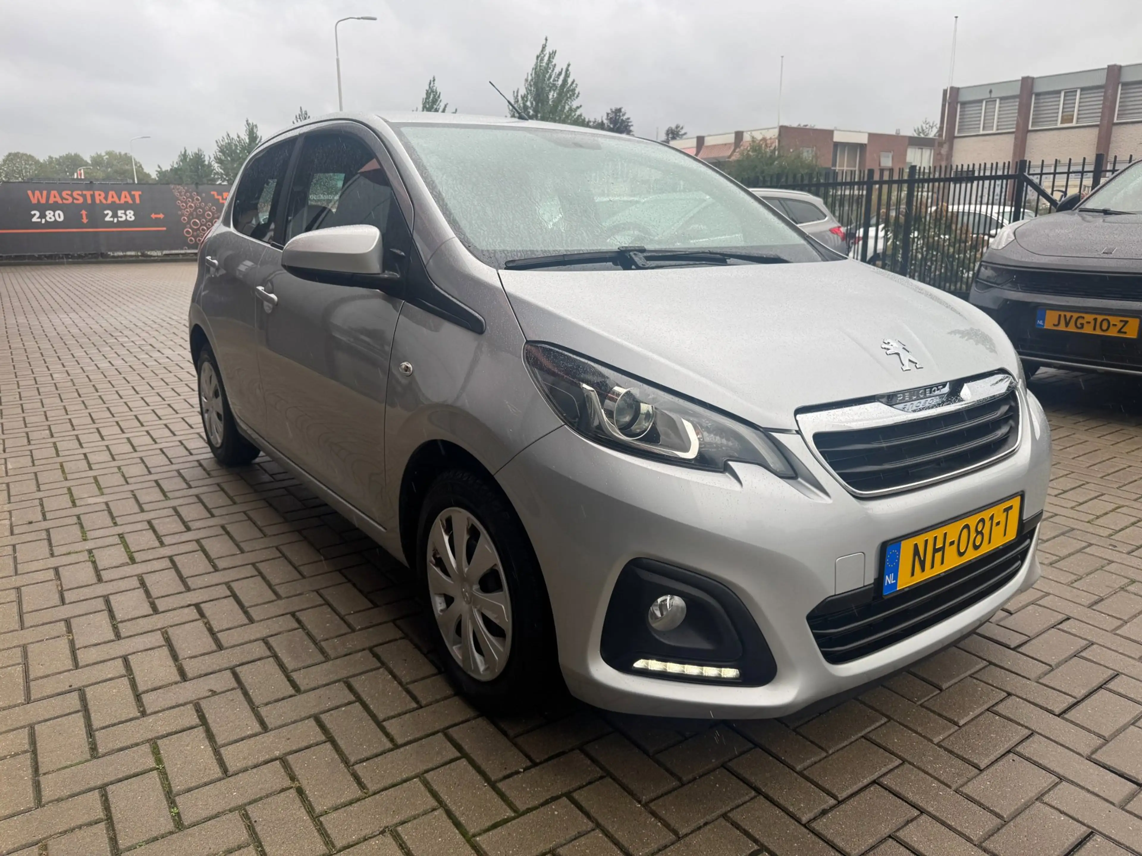 Peugeot 108 1.0 e-VTi Blue Lion — photo 7
