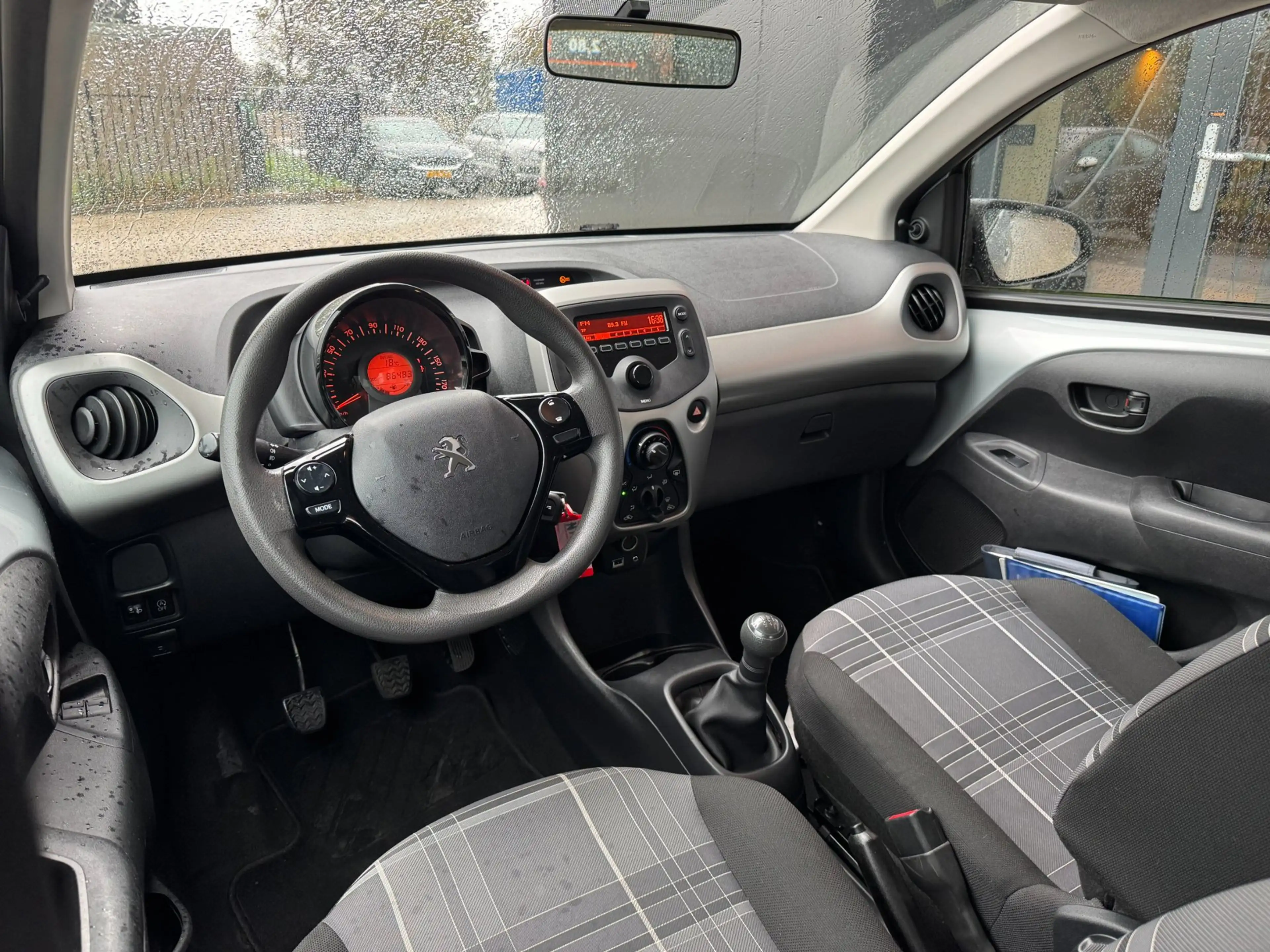Peugeot 108 1.0 e-VTi Blue Lion — photo 3