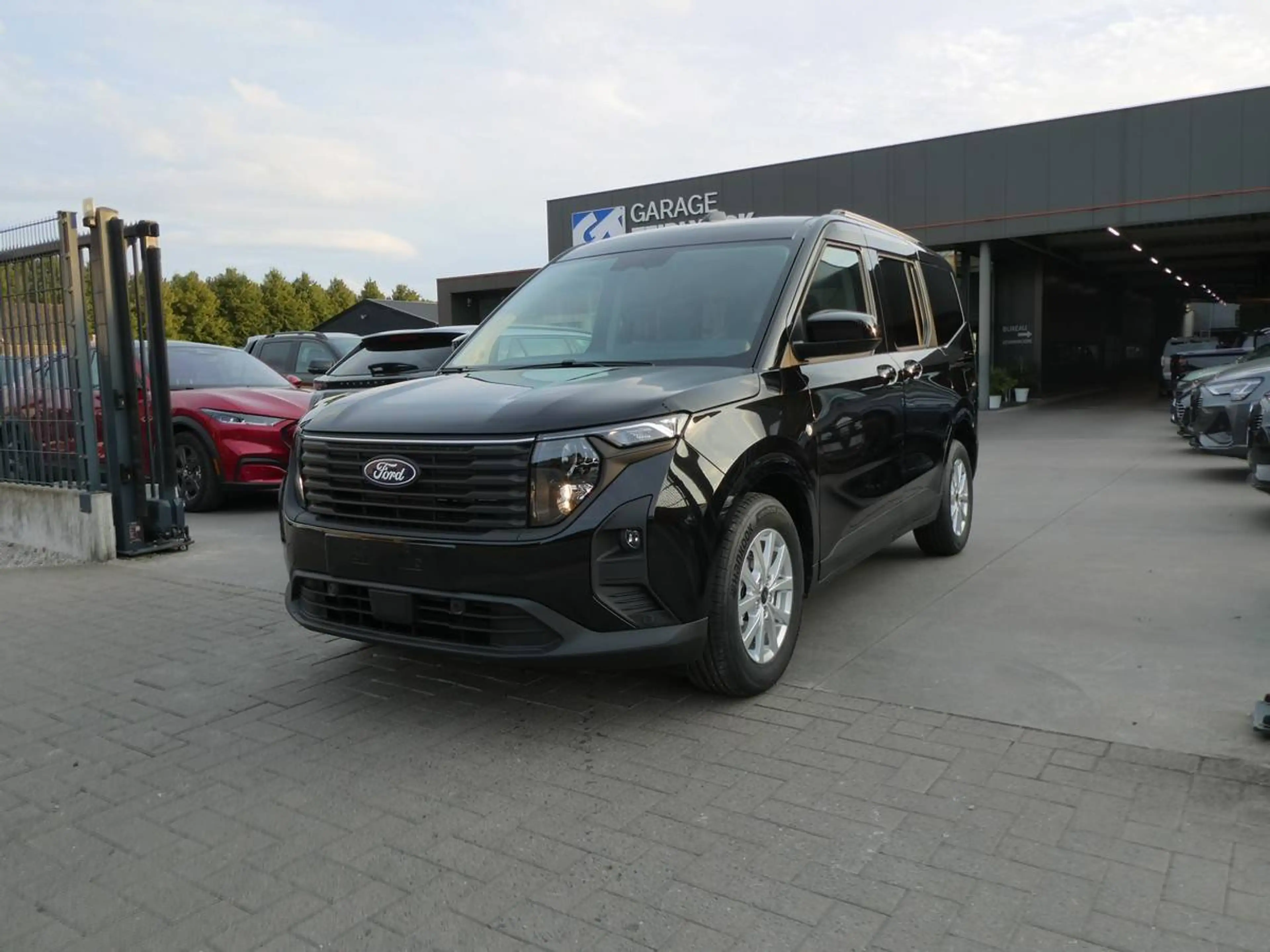 Ford Tourneo Courier 1.0 i benzine 125pk Automaat Titanium Camera Stock (74173)