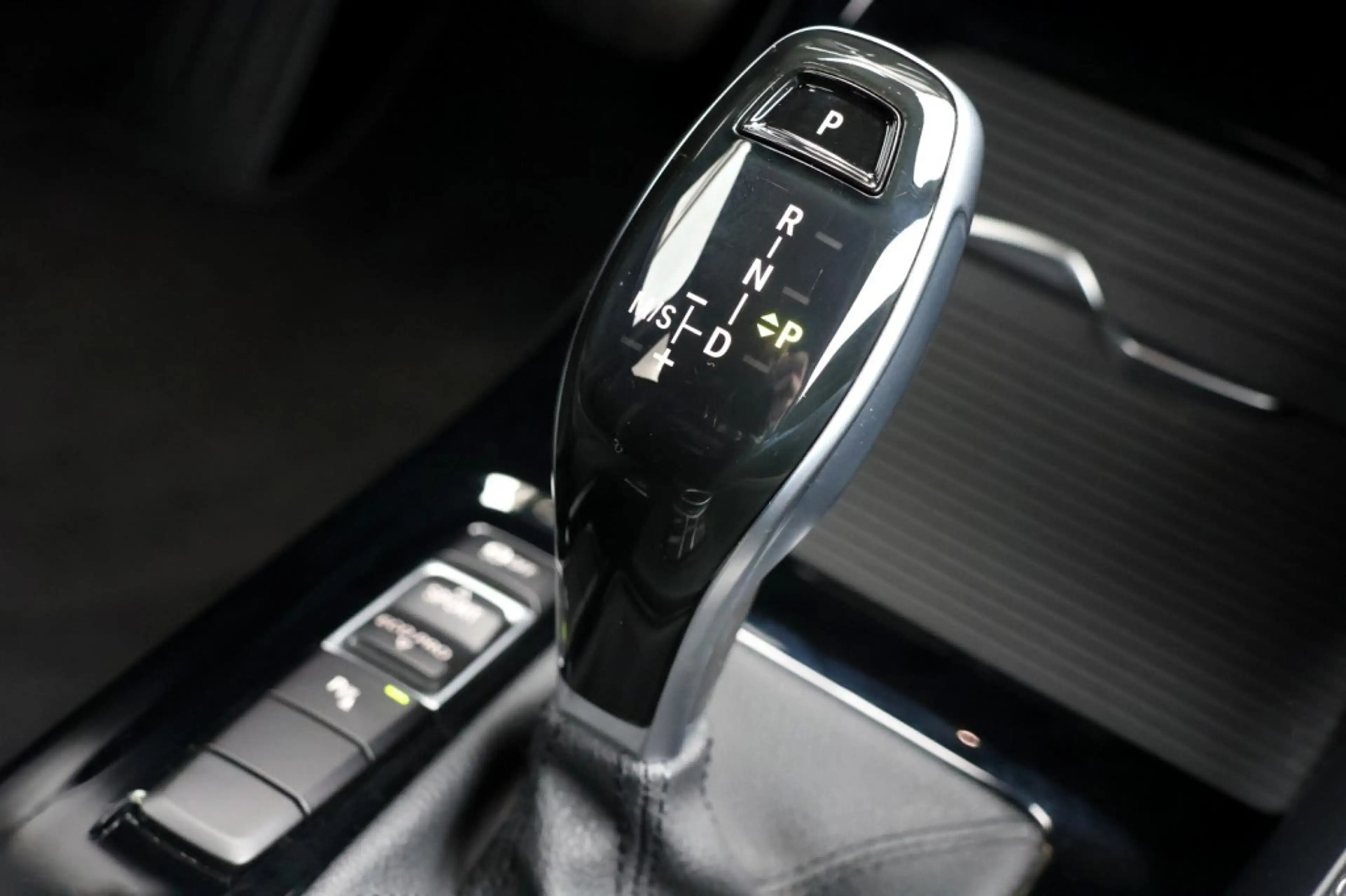 BMW X2 sDrive 18i - 140 pk **Navi / Led / DAB — photo 25
