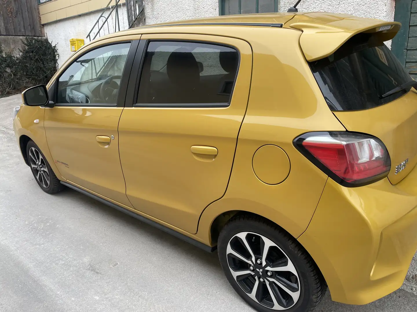 Mitsubishi Space Star 1.2 Invite Automatik Gelb - 2