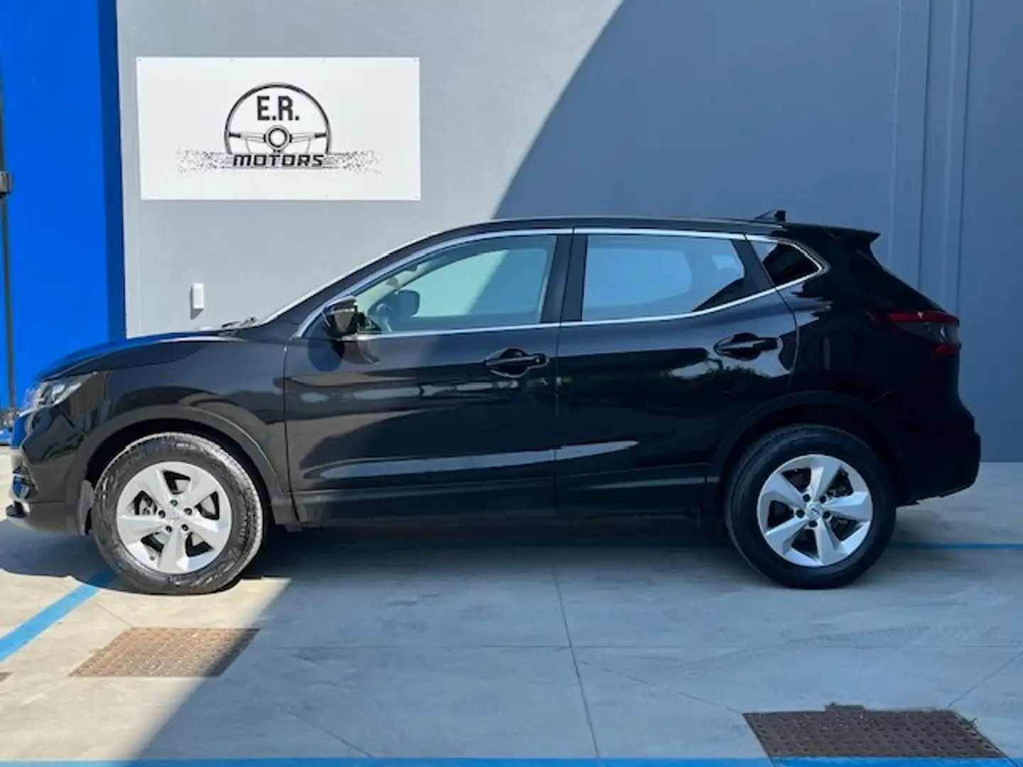 Nissan Qashqai Qashqai 1.5 dci Business 115cv CAMBIO AUTOMATICO Zwart - 2