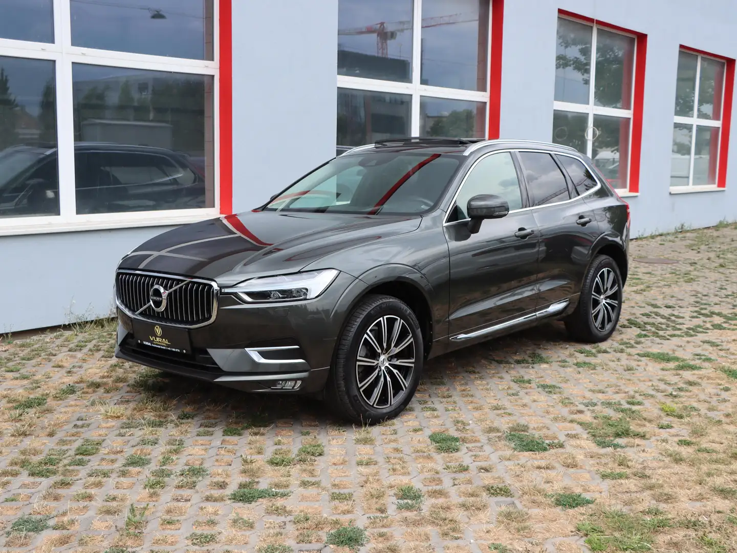 Volvo XC60 Inscription AWD | Panorama | Sitzkühlung | AHK Schwarz - 2