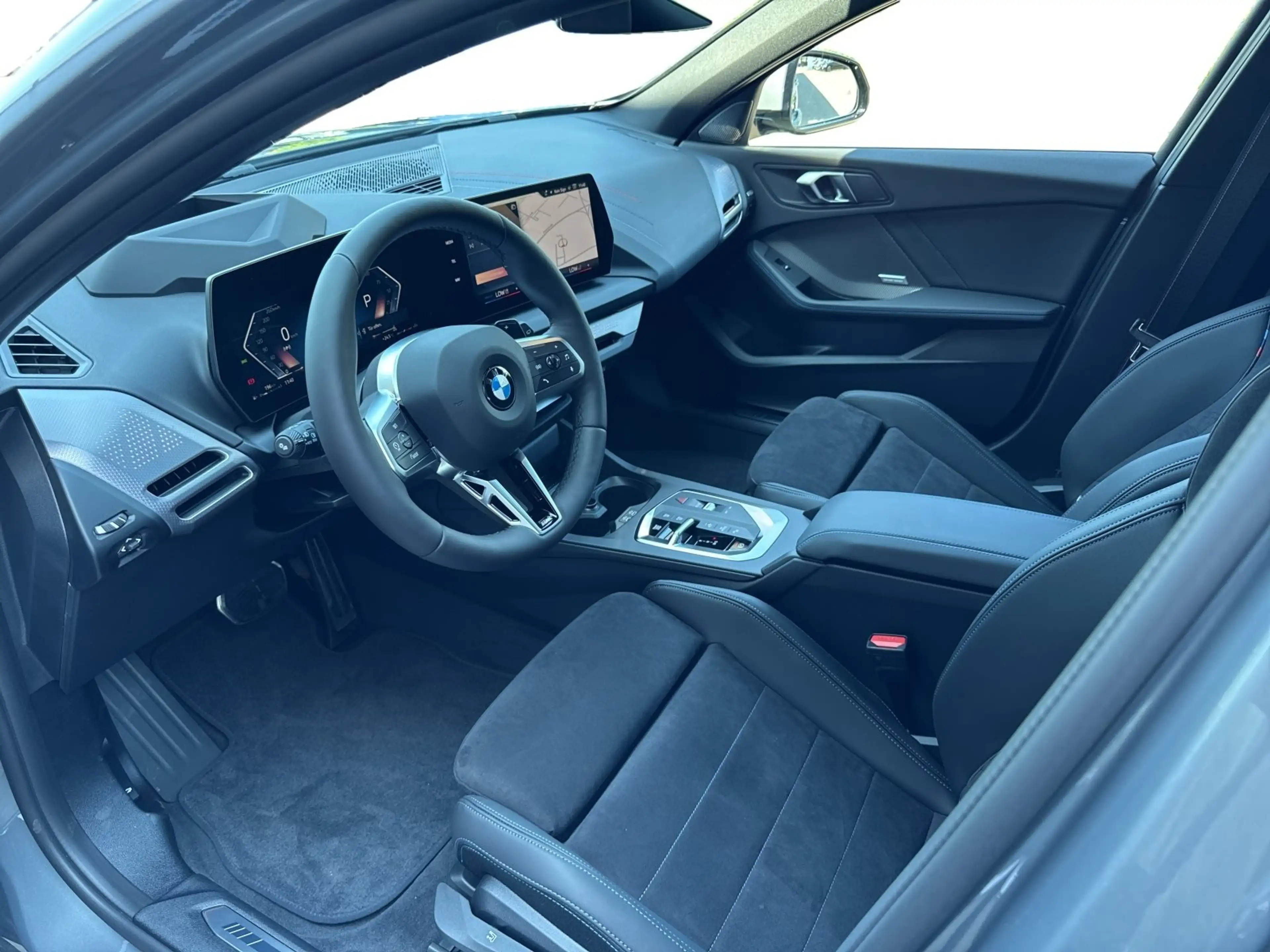 BMW 118 d 360° HEAD-UP RFK HIFI LENKRADHZ SPORTSITZE — photo 11