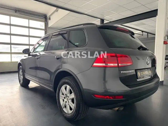 Volkswagen Touareg view 13