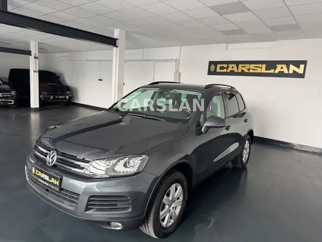 Volkswagen Touareg view 4
