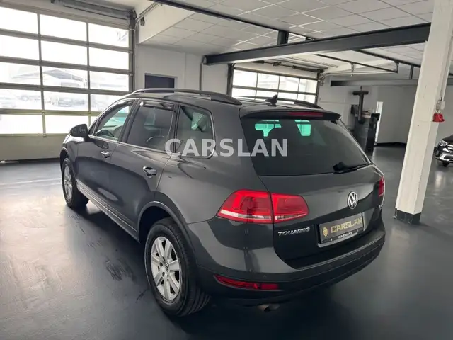 Volkswagen Touareg view 10