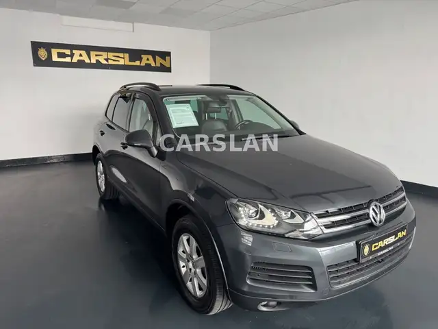 Volkswagen Touareg view 2