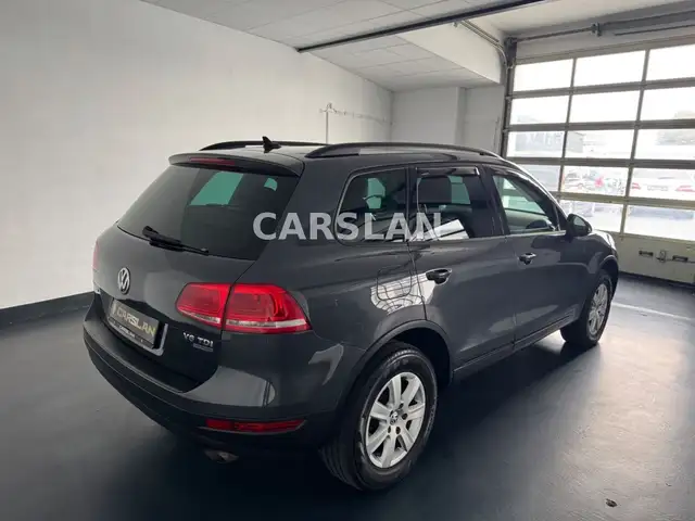 Volkswagen Touareg view 12