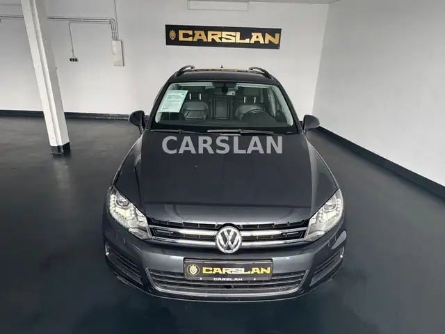 Volkswagen Touareg view 6