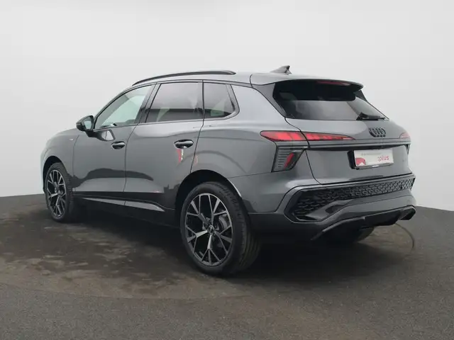 Audi Q3 view 5