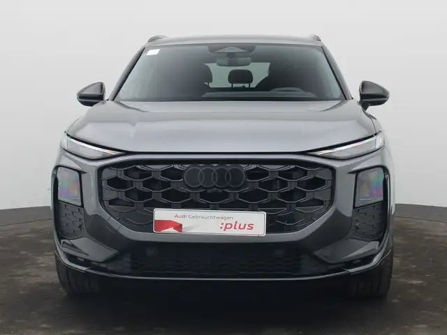Audi Q3 view 3