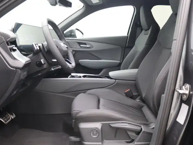 Audi Q3 view 14