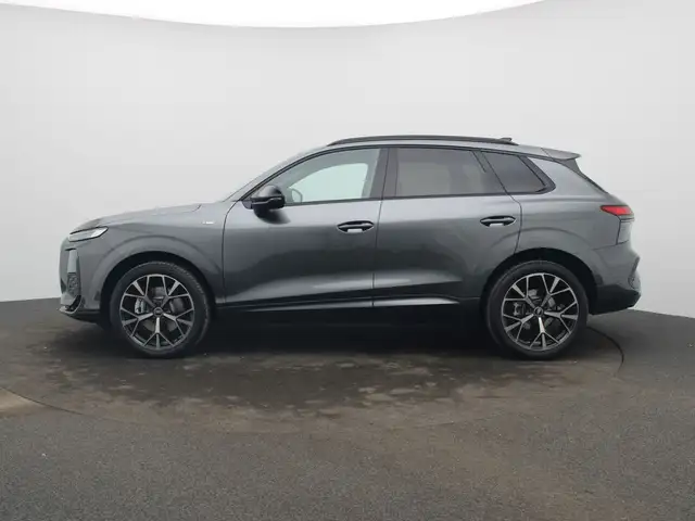Audi Q3 view 4