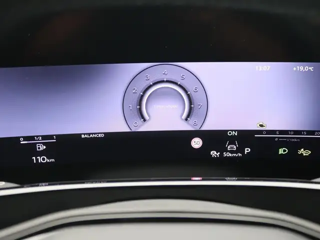 Audi Q3 view 9