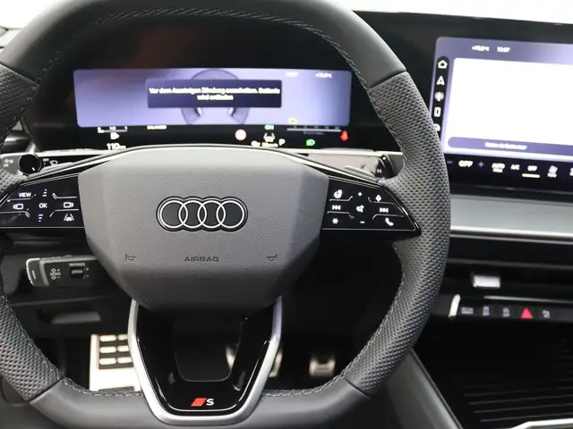 Audi Q3 view 12