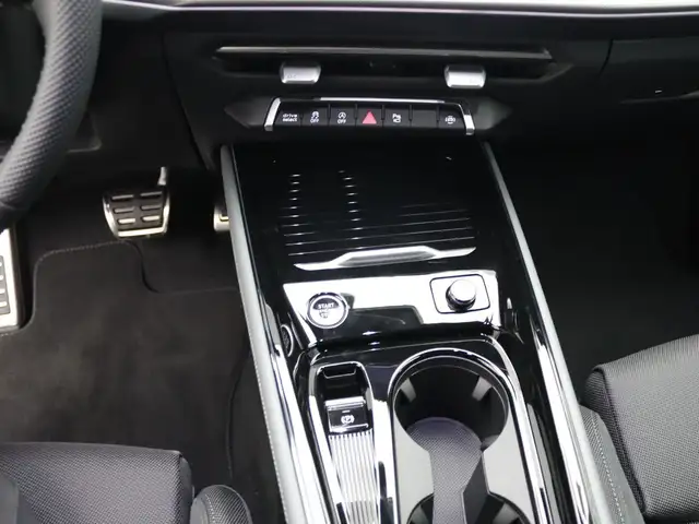 Audi Q3 view 13