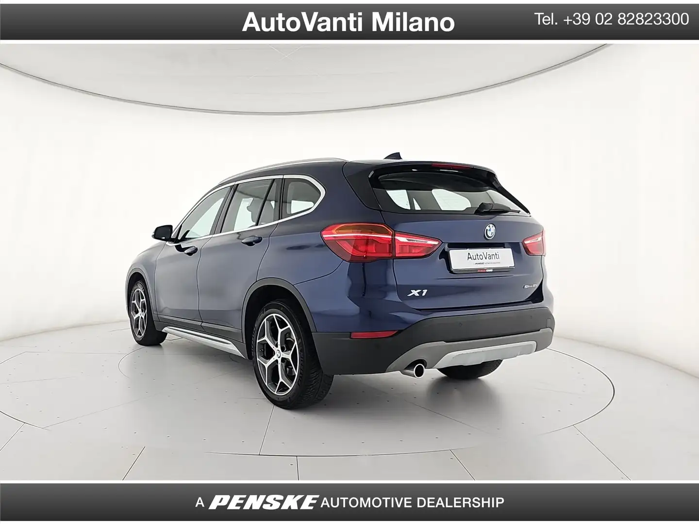 BMW X1 sDrive18i xLine Bleu - 2